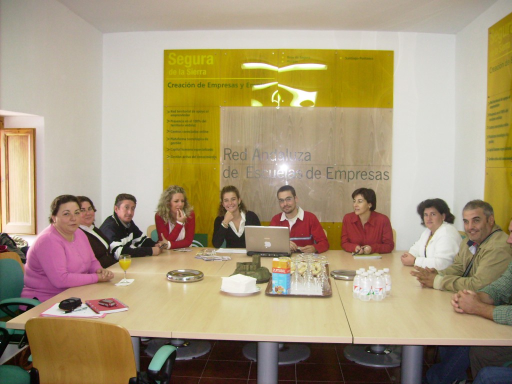Desayuno de trabajo en la Escuela de Empresas de Segura de la Sierra (Jaén)