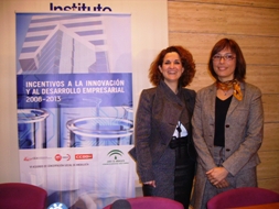 La delegada de Gobierno en Málaga junto a la delegada de Innovación en esta provincia