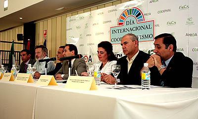 Ana Barbeito (centro) junto al resto de personalidades