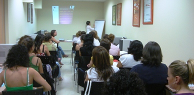 Mujeres participantes durante el taller