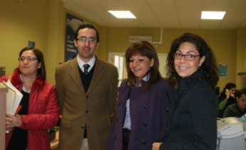 Angelines Ortiz junto a los responsables del CADE