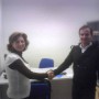 La directora de la Red Territorial de Apoyo a Emprendedores en Sevilla junto al promotor