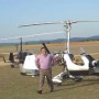 Gerente de ELA Aviación S.L., en el campo de vuelo probando autogiros