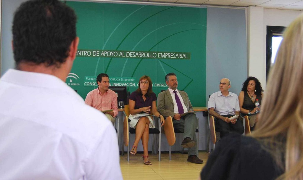 María Gámez durante el encuentro con los emprendedores en el CADE de Málaga