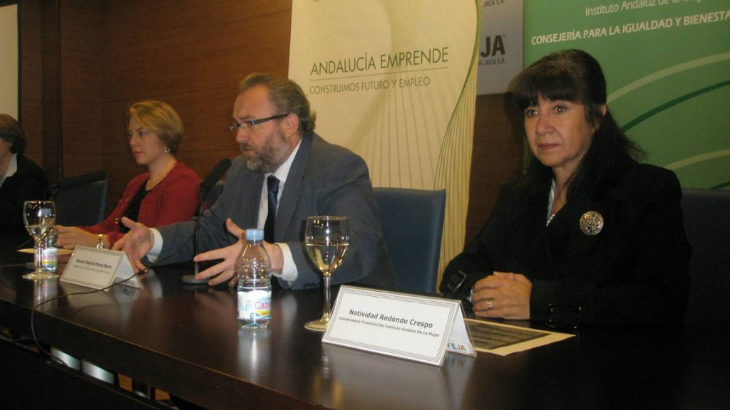 De izquierda a derecha, Irene Sabalete, Manuel Gabriel Pérez y Natividad Redondo