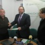 El delegado provincial de Economía, Innovación y Ciencia en Jaén hace entrega del incentivo a la empresa