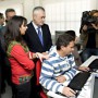 Griñán visitó el Centro de Acceso Público a Internet de Puente Genil