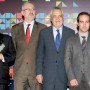 Griñán, junto al consejero de Economía, Antonio Ávila, posa con los galardonados con los Premios Arco Iris al Cooperativismo.