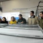 Fernández y Cosano visitan una de las empresas incubadas en el CADE