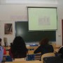 Alumnos y alumnas del ciclo formativo de Comercio Exterior del IES ‘Fuentenueva’ de El Ejido en una charla impartida por el CADE ejidense.