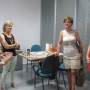 La directora general de Autónomos y la delegada de Economía conversan con dos emprendedoras alojadas en el CADE.