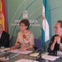 La delegada territorial de Economía, Innovación, Ciencia y Empleo junto al director provincial de Andalucía Emprende y el director de MECA Mediterráneo Centro Artístico.