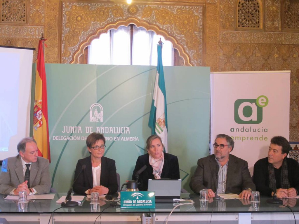 El secretario general de Asempal, la delegada territorial de Economía, Innovación, Ciencia y Empleo; la directora gerente de Andalucía Emprende; el secretario de Acción Sindical de CCOO-Almería y el secretario general de UGT-Almería.