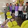 La delegada del Gobierno, Sandra Garcia (a la izquierda), acompañada por Teresa Rivera y los trabajadores de la clínica, el alcalde de Alhama de Granada, el gerente de la Agencia Idea en Granada y el concejal del Ayuntamiento.