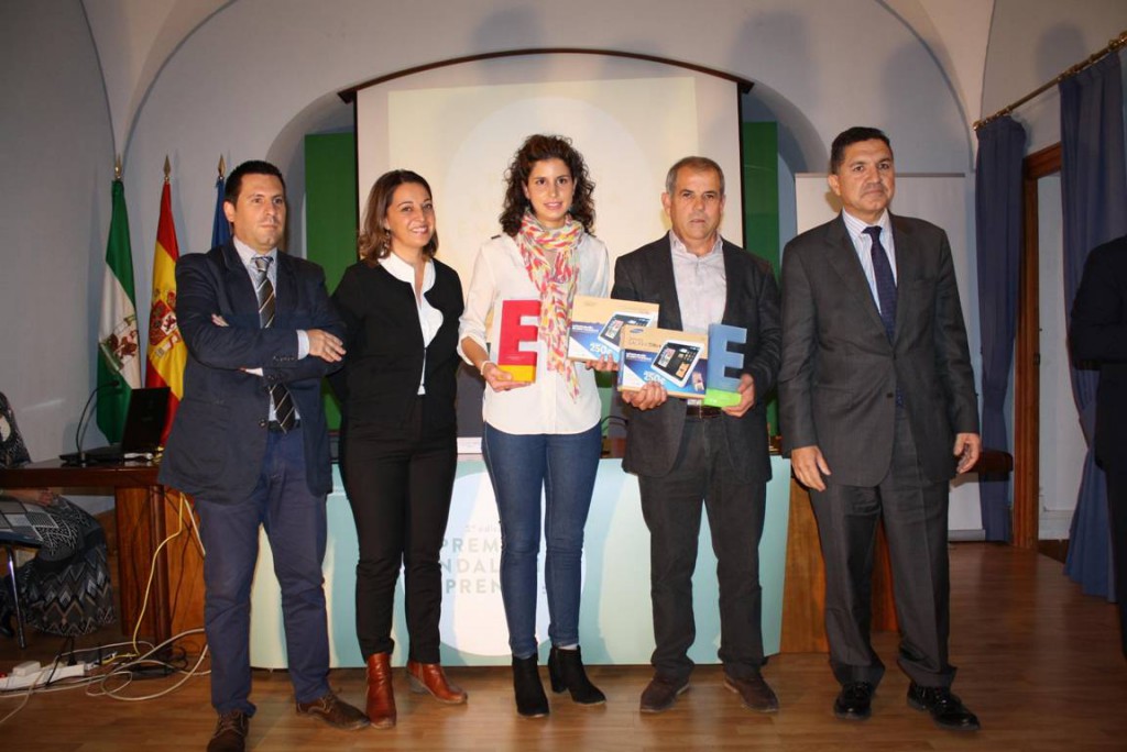 Autoridades con los ganadores provinciales de la II edición de los Premios Andalucía Emprende en Córdoba