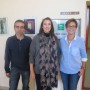 La delegada de Economía, Innovación, Ciencia y Empleo junto con un técnico del CADE abderitano y la empresaria Olga Sánchez.