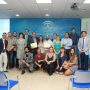 Foto de familia de la delegada de Economía junto a ganadores, finalistas, patrocinadores y jurado de los IV Premios provinciales de Andalucía Emprende en Cádiz