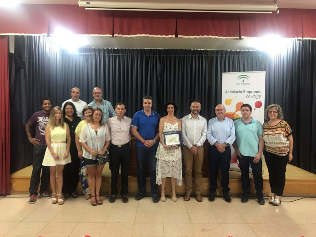 Los integrantes de la Lanzadera Andalucía Emprende Viator junto al delegado de Economía, Innovación, Ciencia y Empleo, el alcalde de Viator y la coordinadora de las Lanzaderas