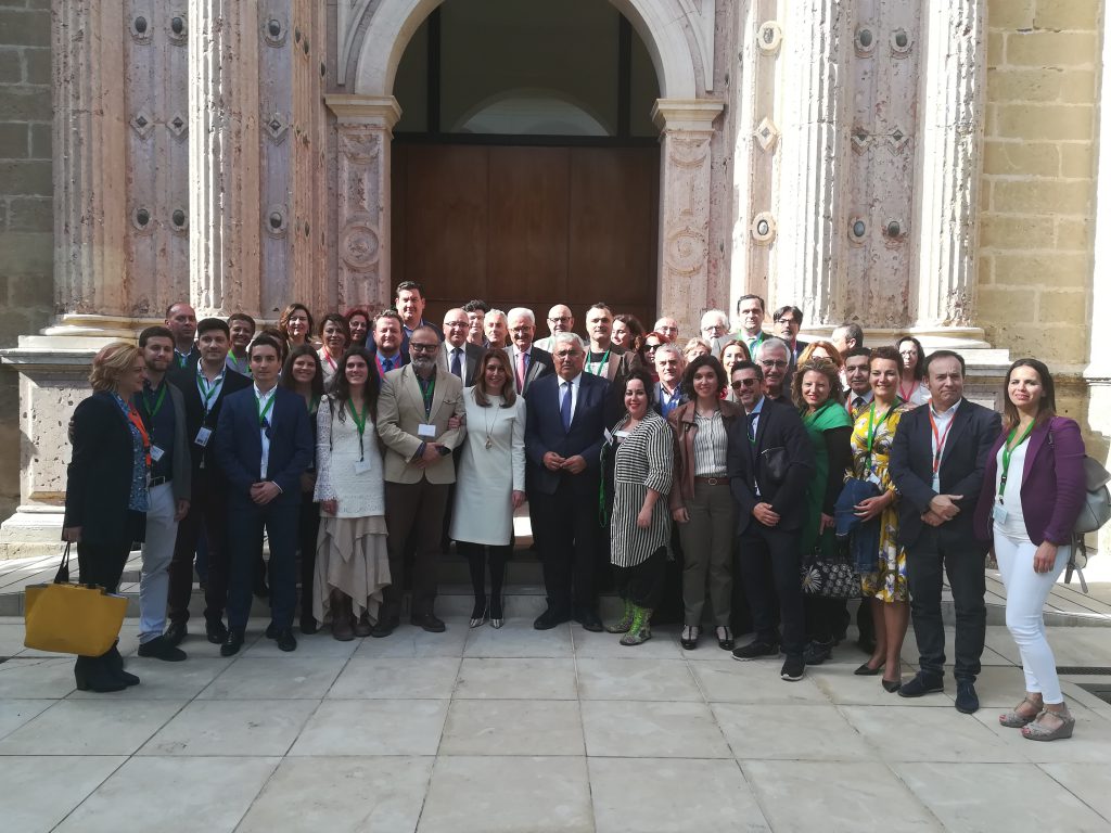 Susana Díaz junto a representantes del tejido económico y social andaluz